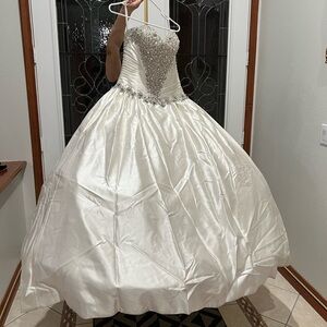Allure Bridal wedding gown